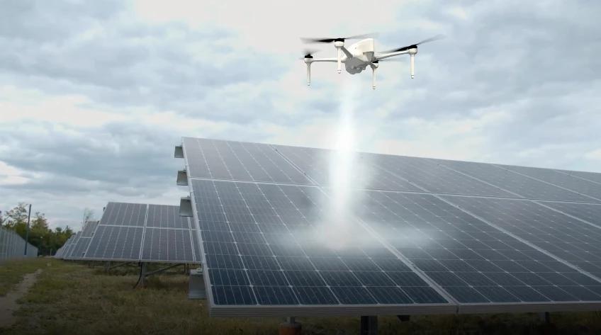 以色列開發(fā)無人機新系統(tǒng) 研究如何清潔難以觸碰的太陽能板(圖1)