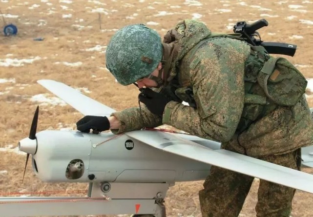 剛剛!俄軍拿出壓箱底無(wú)人機(jī)對(duì)烏克蘭“以牙還牙”(圖1) 剛剛!俄軍拿出壓箱底無(wú)人機(jī)對(duì)烏克蘭“以牙還牙”(圖1)