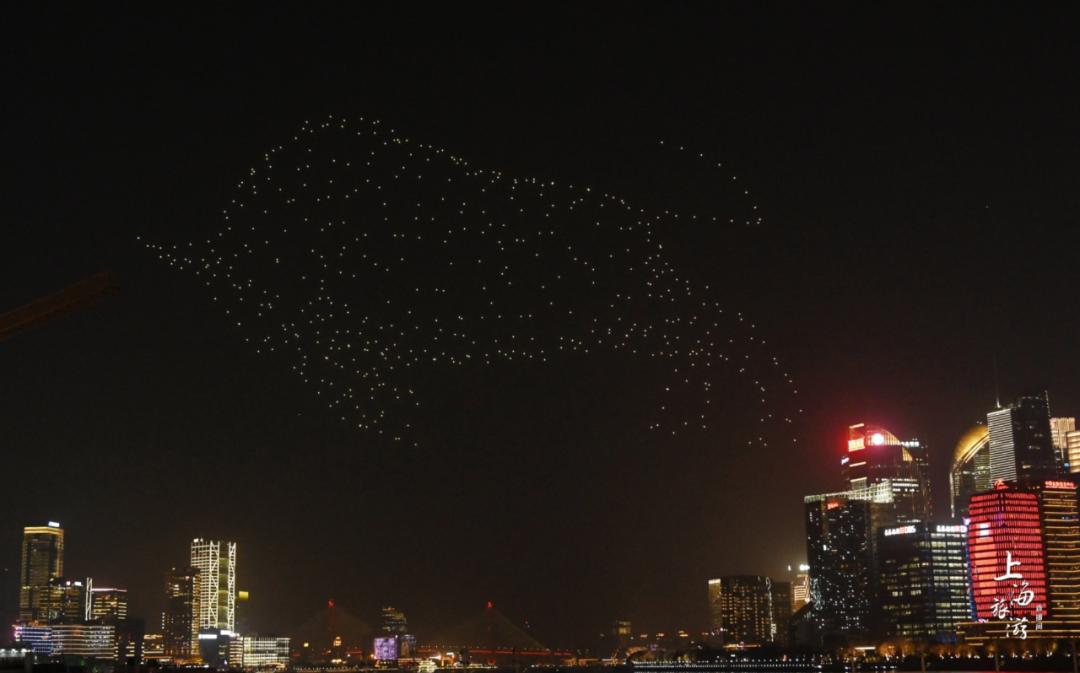 數(shù)百架光影無人機(jī)亮相黃浦江、蘇州河交匯處(圖6)