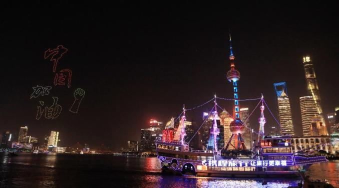 數(shù)百架光影無人機(jī)亮相黃浦江、蘇州河交匯處(圖2)