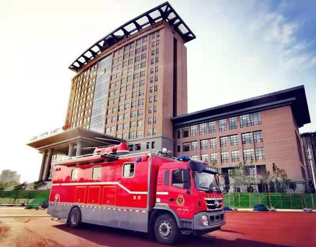 旋翼無人機實現(xiàn)了在百米以上高層建筑滅火(圖3) 旋翼無人機實現(xiàn)了在百米以上高層建筑滅火(圖3)