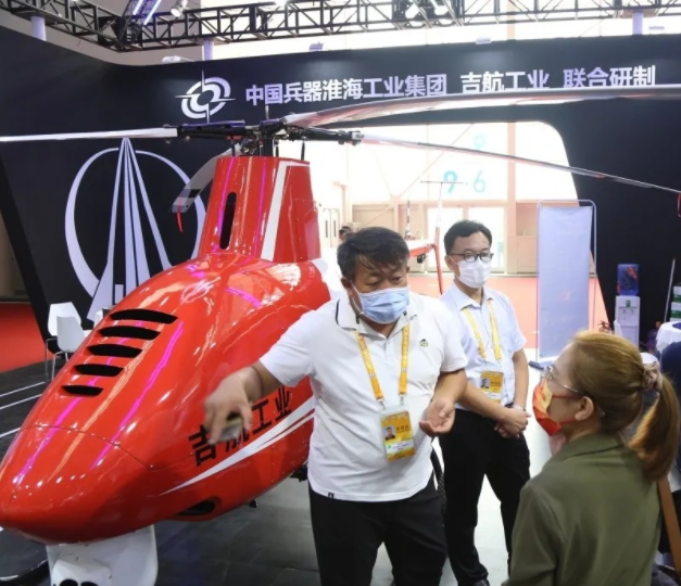 國內(nèi)最大有效載荷無人直升機亮相珠海航展(圖1) 國內(nèi)最大有效載荷無人直升機亮相珠海航展(圖1)